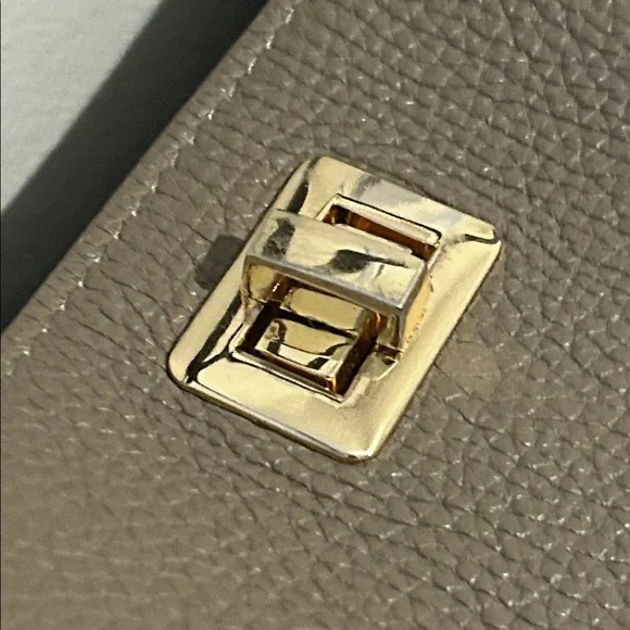 Chic Taupe Leather Tote Bag EUC ❤️❤️❤️ - Picture 3 of 12